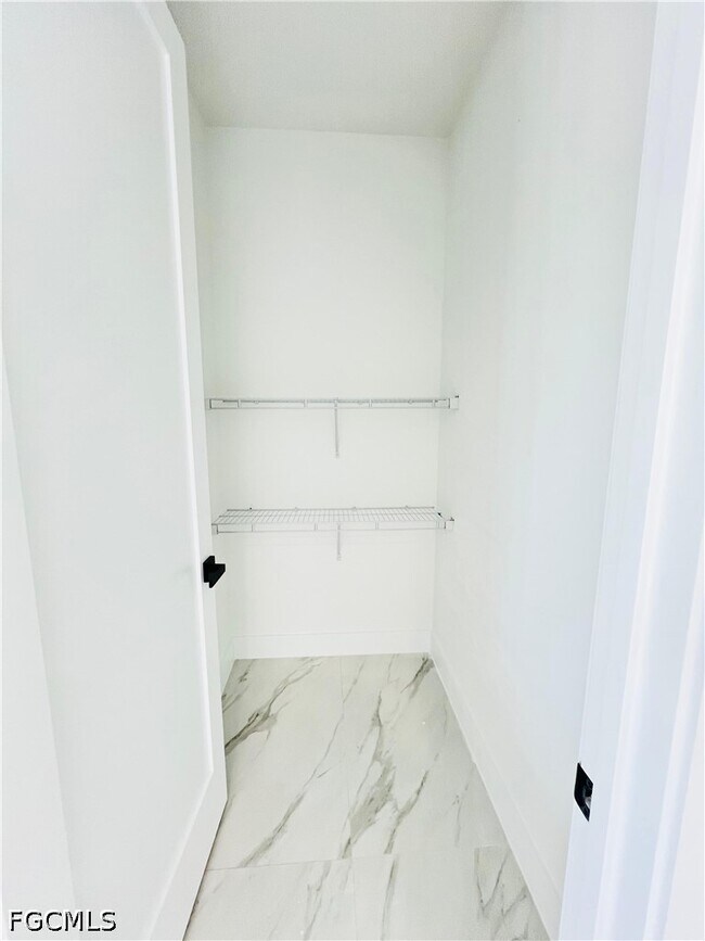 Building Photo - 1422 NE 20th St