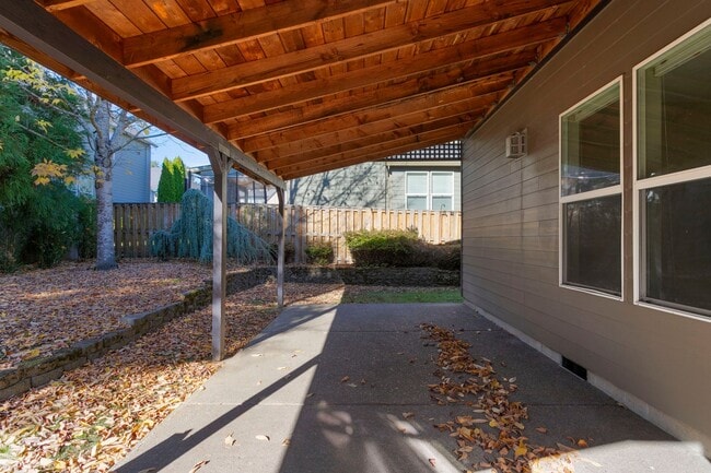 Building Photo - Beautifully Updated Home in Desirable Clackamas! + Solar