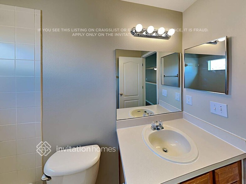 Building Photo - 11439 Village Brook Dr