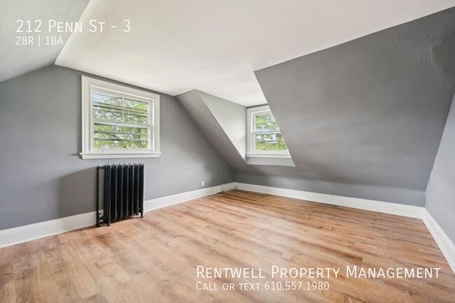 Building Photo - 2 Bedroom - 1 Bath Apartment located Ridle...
