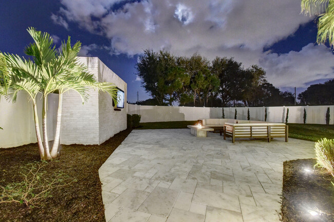 Building Photo - 6298 Sand Hills Cir