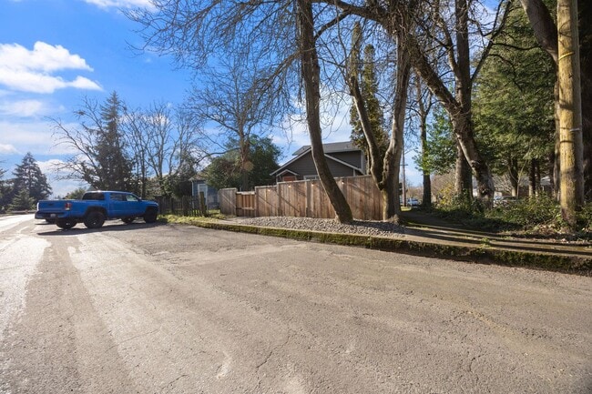 Building Photo - 2Bed/2Bth in Vancouver