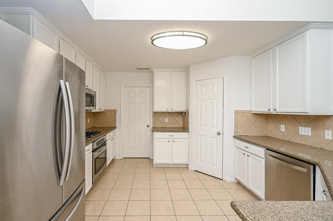 Building Photo - 25007 Ivy Trace Ln