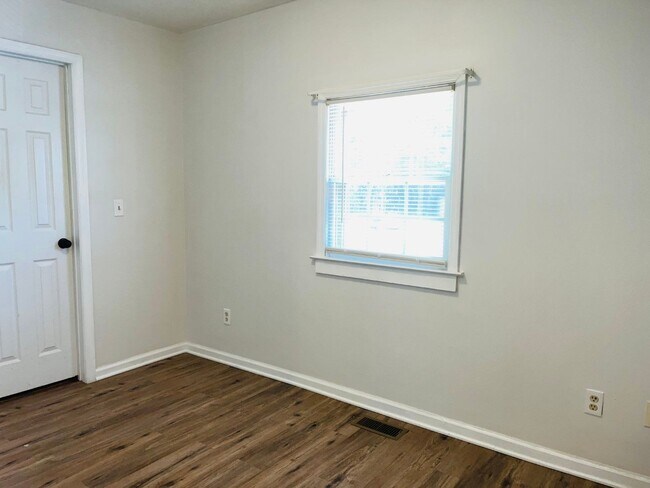 Building Photo - ***MOVE IN SPECIAL - $500 OFF 1ST MONTHS R...