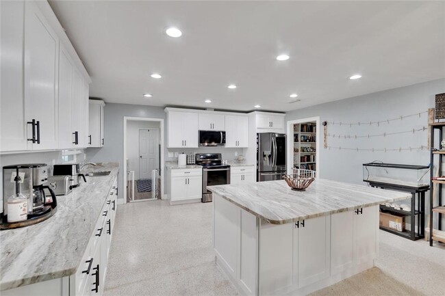 Building Photo - 1607 Melodie Dr