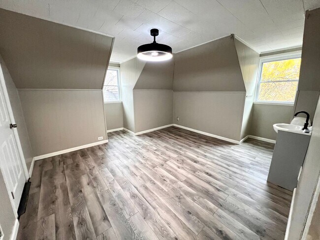 Building Photo - 259-261 N. Dithridge Street (Full Service)