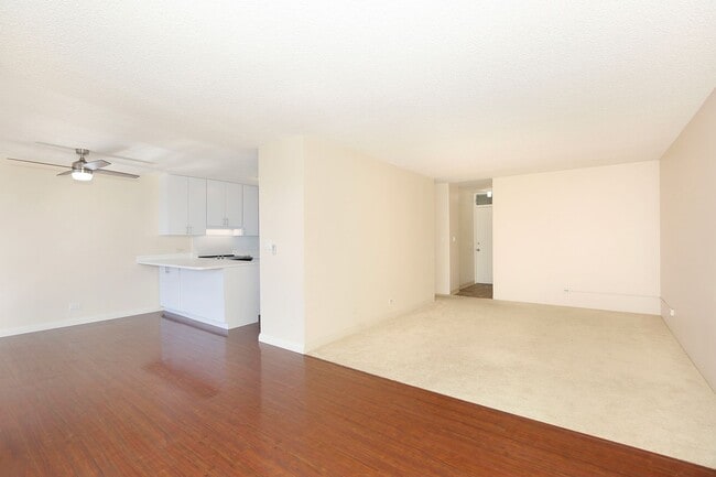 Building Photo - Renovated Kahala Towers-3 bedroom, 2 bath,...