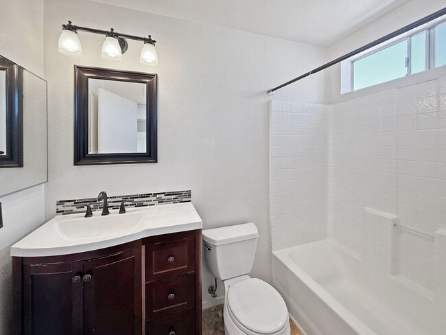 Building Photo - 2-Bedroom Townhome with Loft in Prime El C...