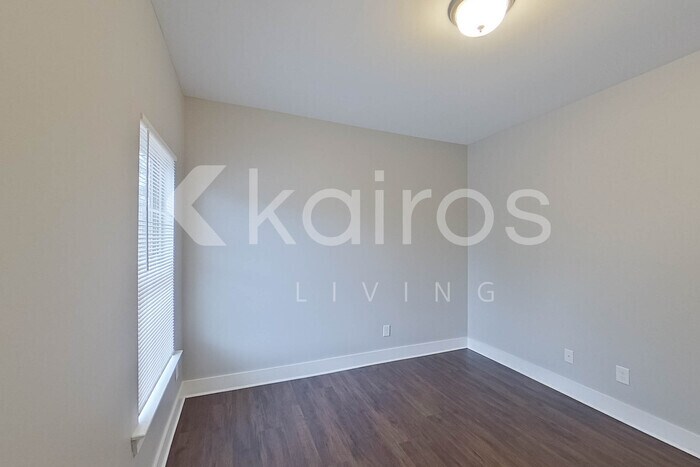 Building Photo - 295 Elm Way