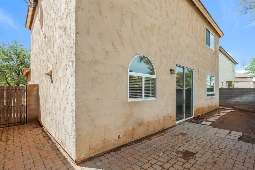 Building Photo - 40549 N Brumana St