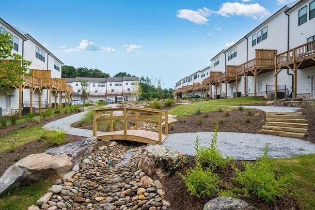 Building Photo - 519 Meadows Ln