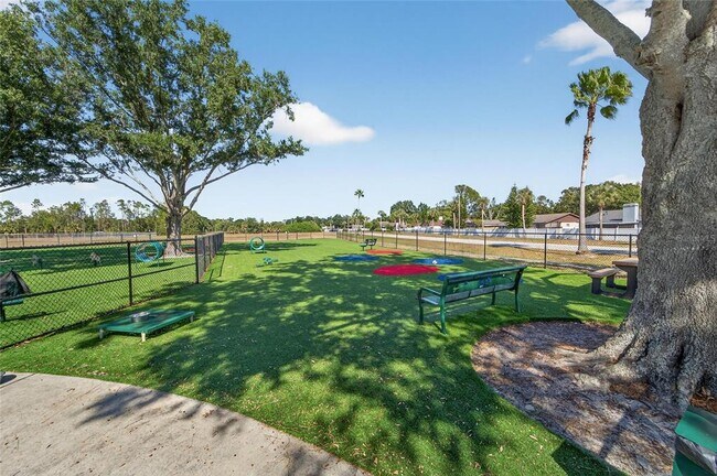 Building Photo - 11812 Lynmoor Dr