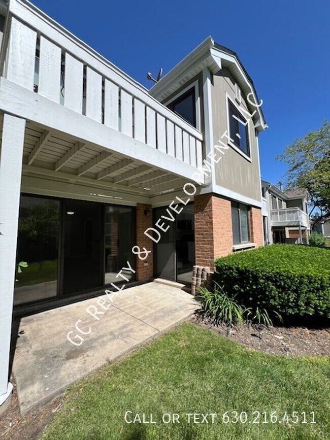 Building Photo - 403 Pinetree Ln