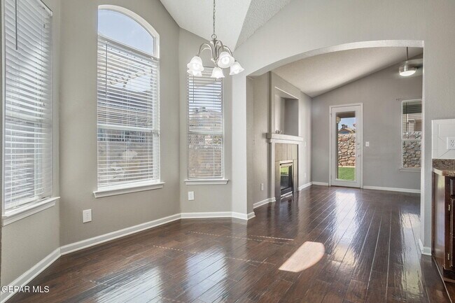 Building Photo - 12509 Twin Leaf Dr