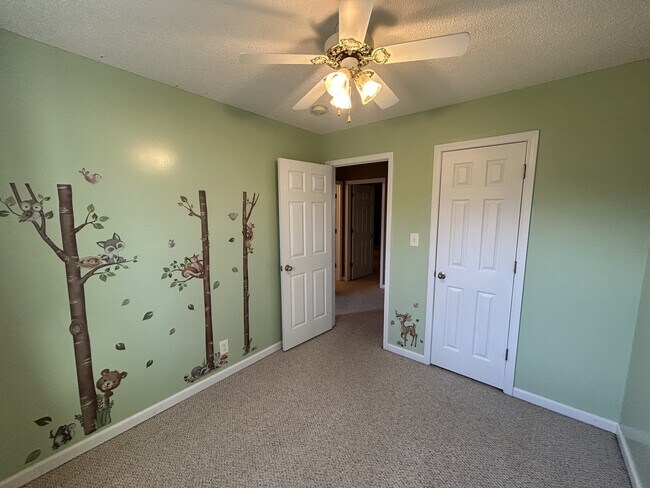 Building Photo - 3878 Roscommon Way