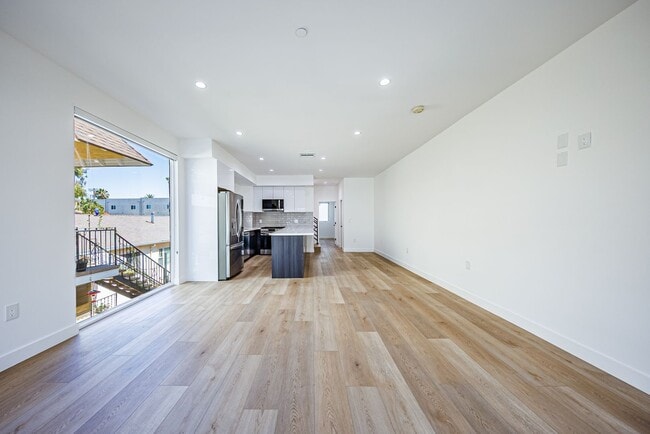 Building Photo - 11311 Collins St