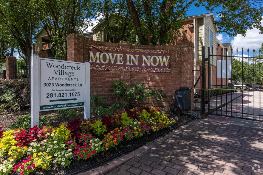 Primary Photo - Woodcreek Village