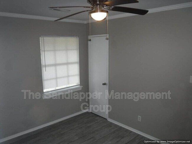 Building Photo - 1126 Mt Batten Dr