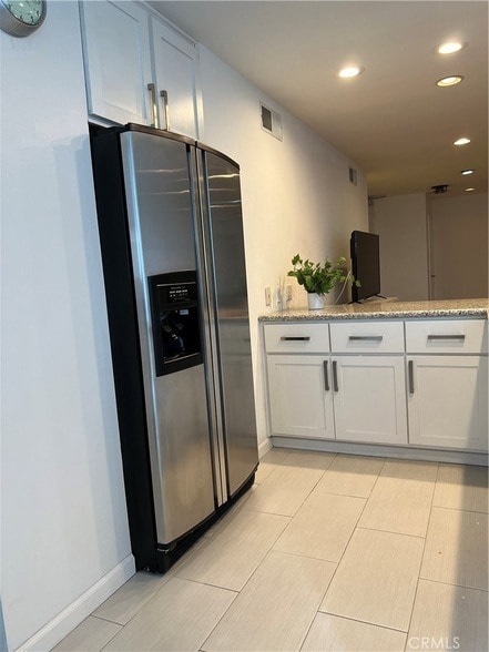 Building Photo - 10747 Wilshire Blvd