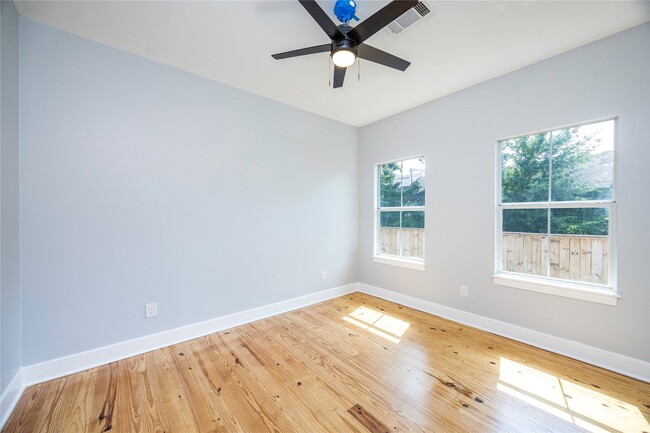 Building Photo - 1102 Bingham St