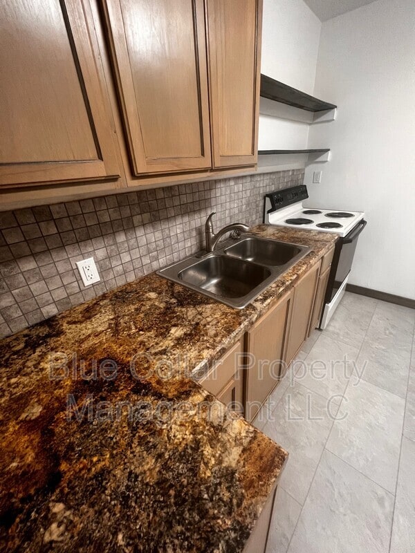 Building Photo - 213 Locust St