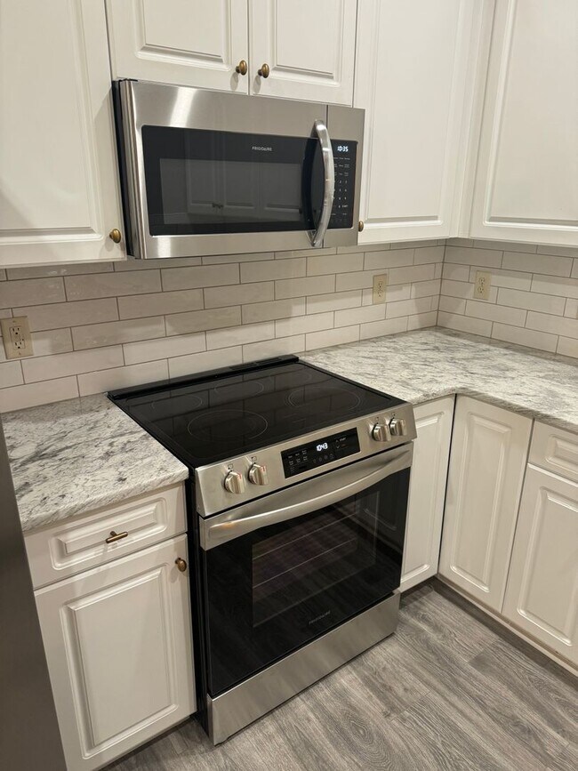 Building Photo - Price reduced!!