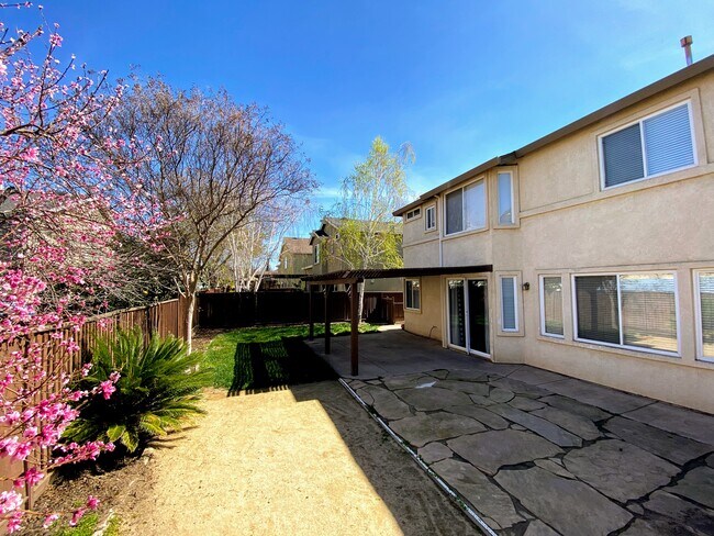 Building Photo - 67 Primrose Ct