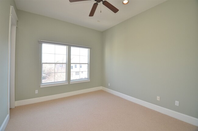 Building Photo - 1818 Binz St