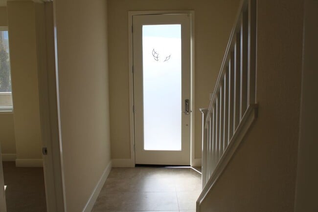 Building Photo - Luxury Town Home Available