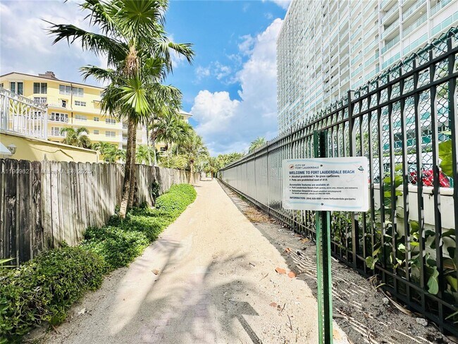 Building Photo - 2424 SE 17th St