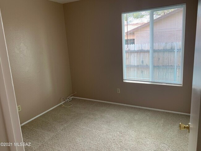 Building Photo - 2602 S Black Moon Dr