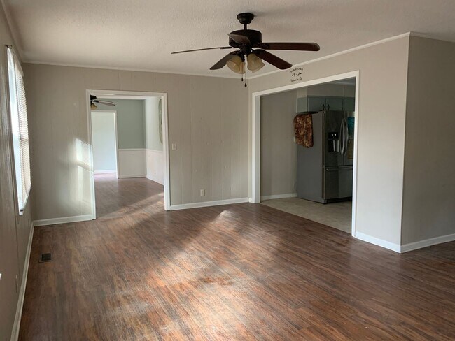 Building Photo - Country Setting 3/2 Located in Lake Park, GA