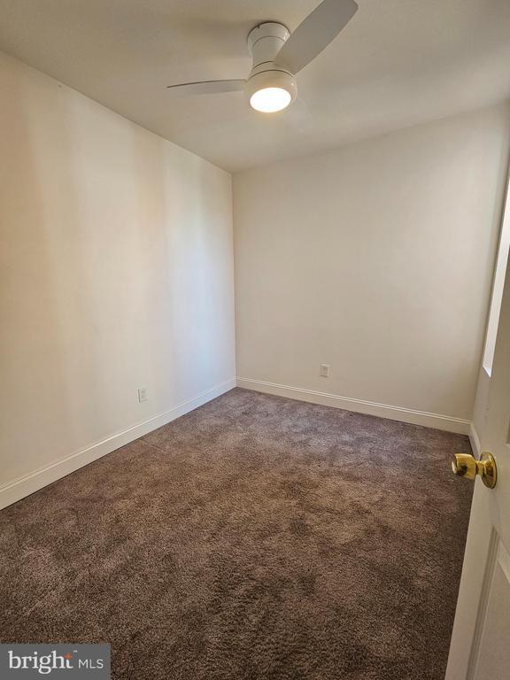 Building Photo - 150 E Pleasant St