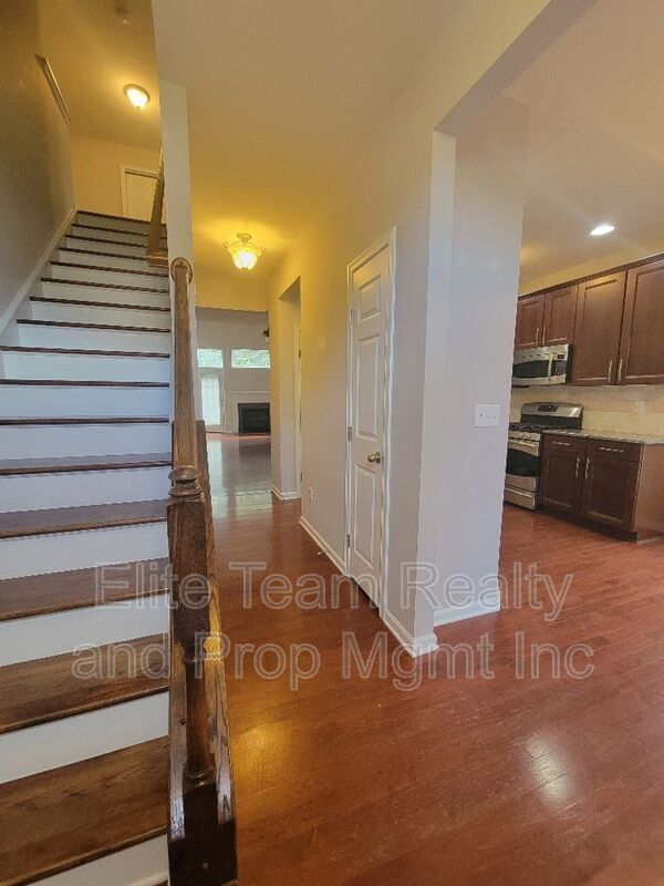 Building Photo - 2339 Whitford Ln