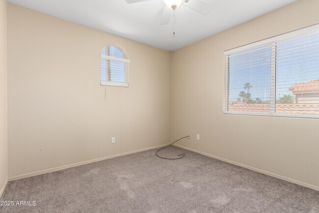 Building Photo - 1334 E Helena Dr