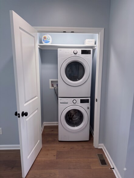Washer / Dryer in Unit - 2214 E York St