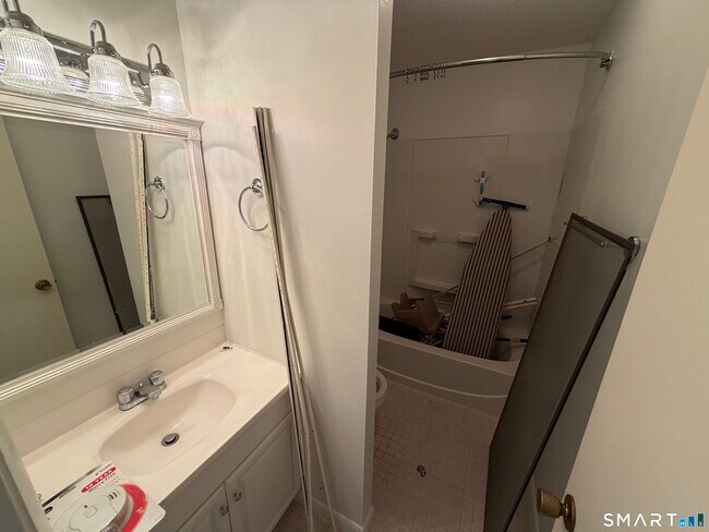 Building Photo - 155 Cottonwood Rd