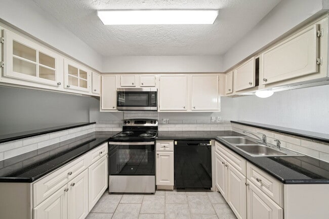Building Photo - 13464 Castilian Dr