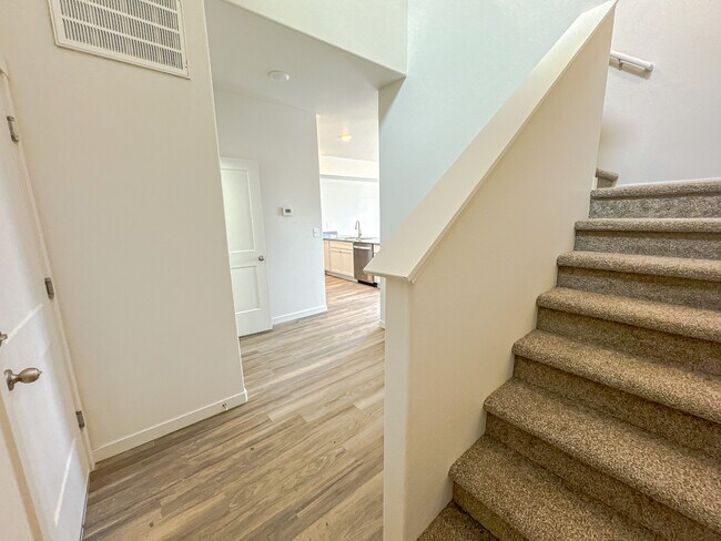 Building Photo - 1633 Elsie Jean Trl