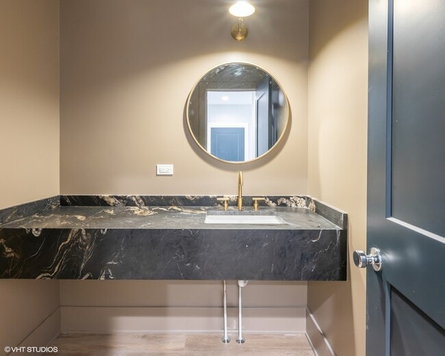 Building Photo - 1647 W Irving Park Rd