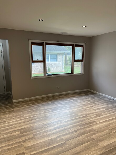 Living Room - 14428 S Division St