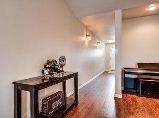 Building Photo - Radiant lake - 3 Bedroom Home