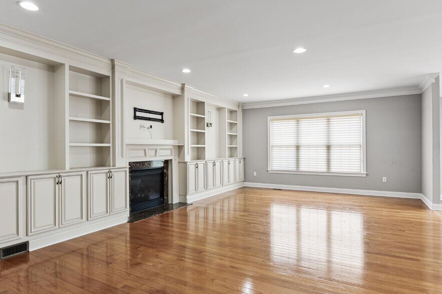 Building Photo - 45 Fenton Ln