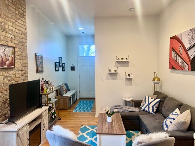 Building Photo - 1421 W Huron St