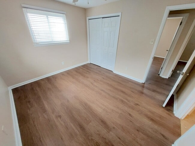 Building Photo - BEAUTIFUL 3 BD/ 1 BTH CORNER LOT WITH W/D ...