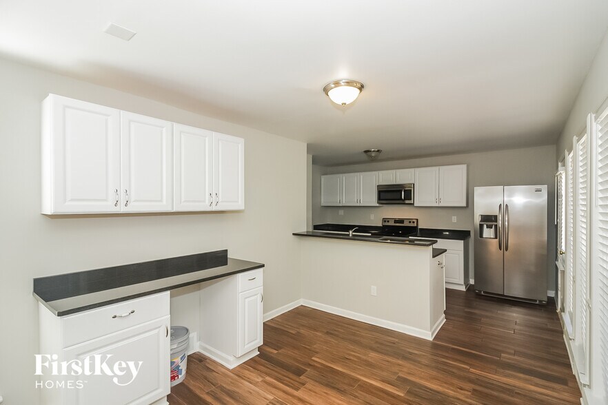 Building Photo - 7650 Charstone Dr