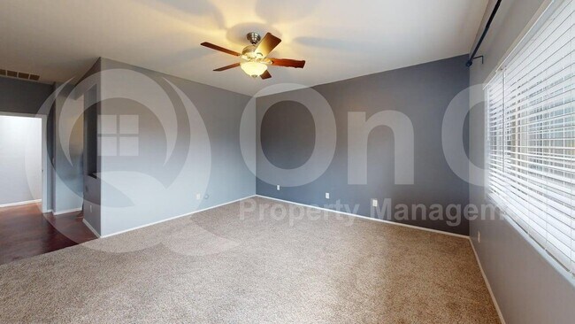Building Photo - 1419 W Red Creek Dr