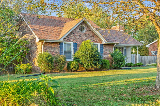 Primary Photo - Huge Corner Lot in Glen Oaks!