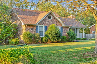 Building Photo - Huge Corner Lot in Glen Oaks!