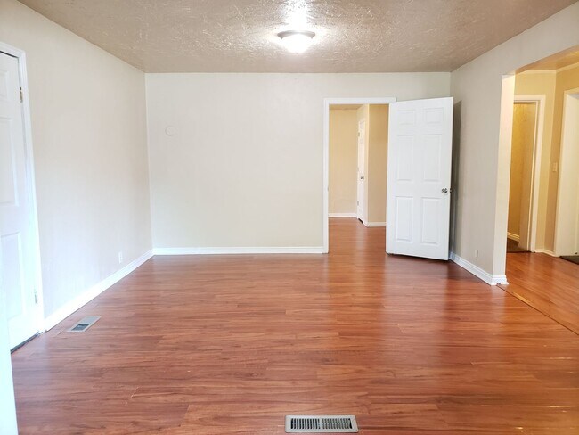 Building Photo - 352 Hampton/Blair - 3 PLEX